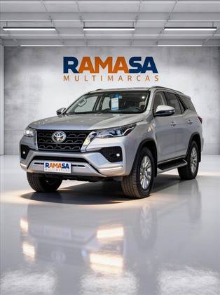TOYOTA HILUX SW4 2.8 D-4D TURBO DIESEL SRX 7L 4X4 AUTOMÁTICO